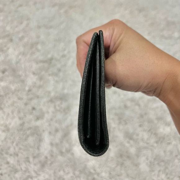 Gucci Abbey Monogram Wallet - Picture 3 of 9